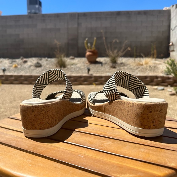 Bzees wedge sandals - Picture 3 of 6